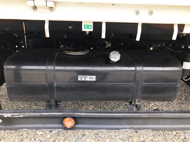 三菱ふそうキャンター平ボディ小型（2t・3t）[写真15]