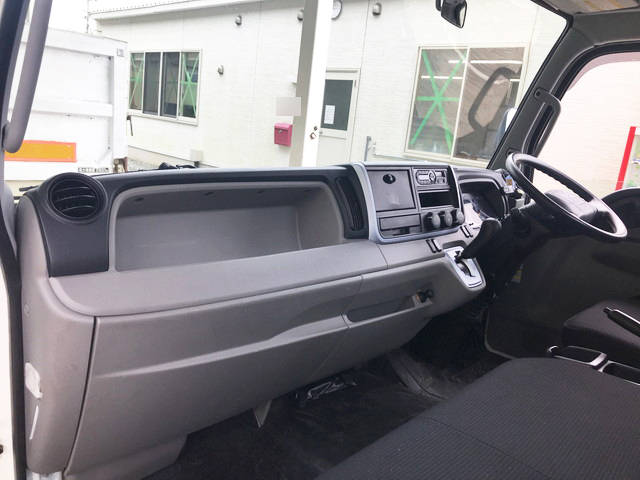 三菱ふそうキャンター平ボディ小型（2t・3t）[写真27]