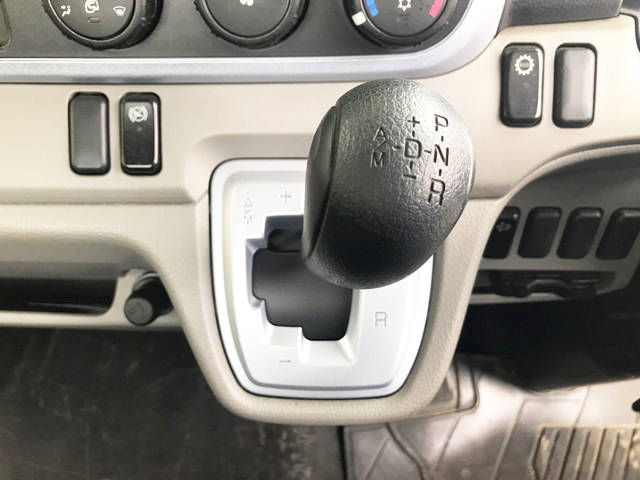 三菱ふそうキャンター平ボディ小型（2t・3t）[写真34]