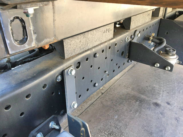 いすゞエルフ平ボディ小型（2t・3t）[写真22]