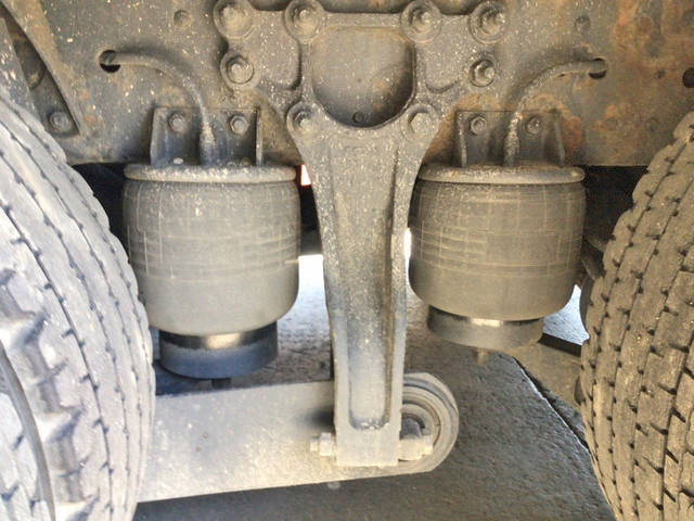 UDトラックスクオンクレーン4段大型（10t）[写真20]