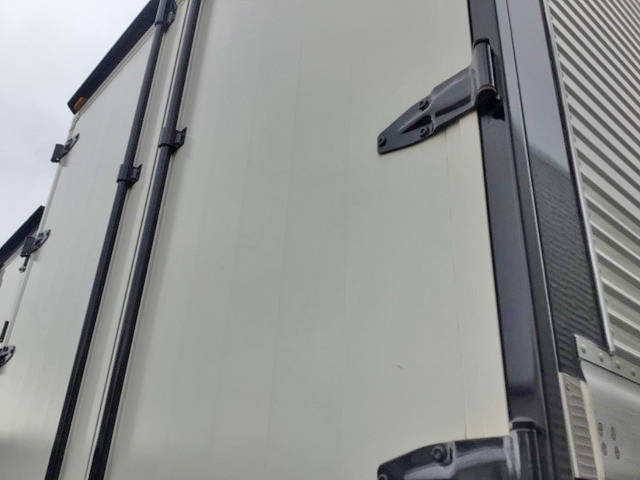 日野プロフィアアルミウイング大型（10t）[写真02]