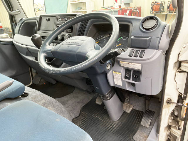 三菱ふそうキャンター平ボディ小型（2t・3t）[写真31]