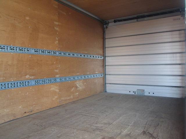 三菱ふそうキャンターアルミバン小型（2t・3t）[写真04]