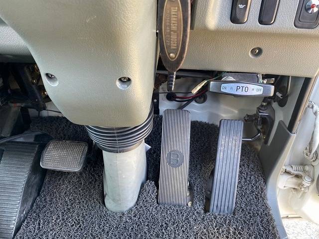 三菱ふそうファイターセルフクレーン4段中型（4t）[写真16]