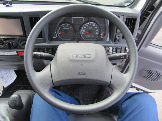 いすゞエルフクレーン3段小型（2t・3t）[写真33]