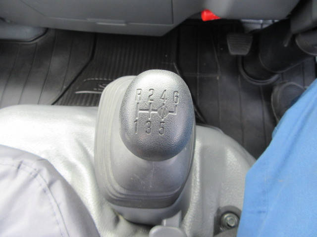 いすゞエルフクレーン3段小型（2t・3t）[写真34]