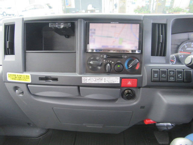 いすゞエルフクレーン3段小型（2t・3t）[写真35]