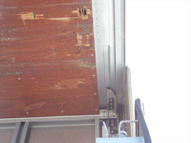 いすゞエルフアルミウイング小型（2t・3t）[写真26]