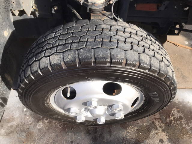 いすゞエルフ平ボディ小型（2t・3t）[写真16]