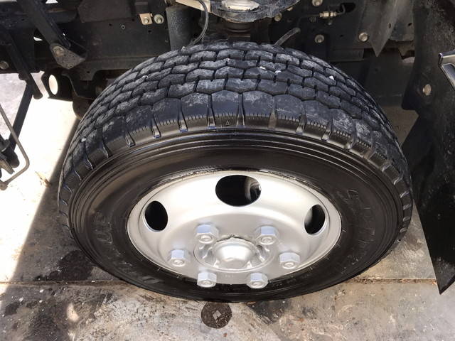 いすゞエルフ平ボディ小型（2t・3t）[写真17]