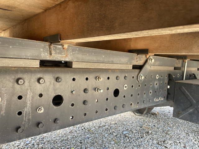 三菱ふそうキャンター平ボディ小型（2t・3t）[写真17]