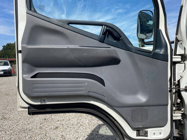 三菱ふそうキャンター平ボディ小型（2t・3t）[写真21]