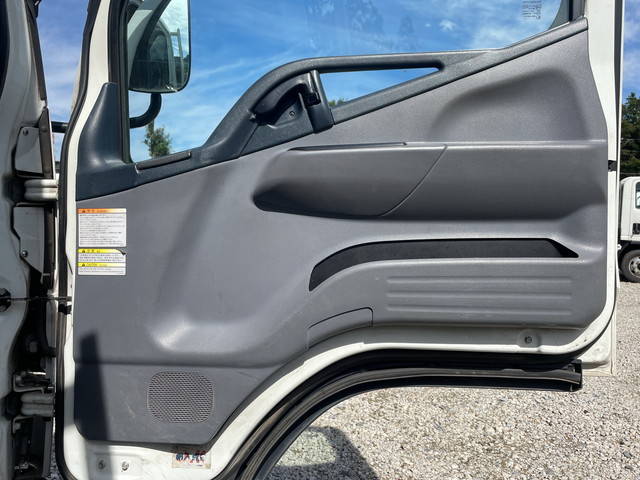 三菱ふそうキャンター平ボディ小型（2t・3t）[写真22]