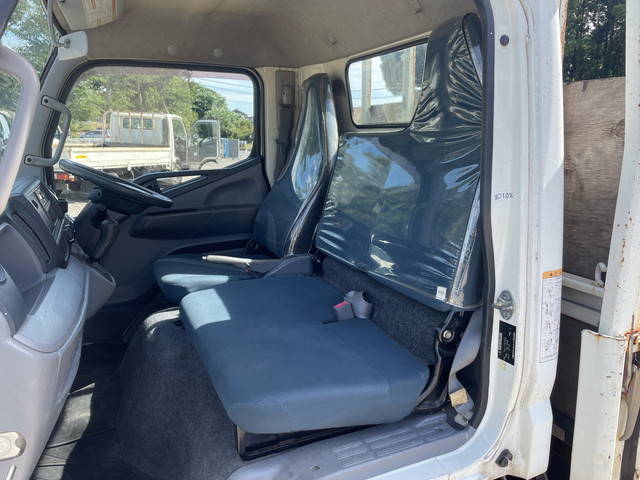 三菱ふそうキャンター平ボディ小型（2t・3t）[写真23]