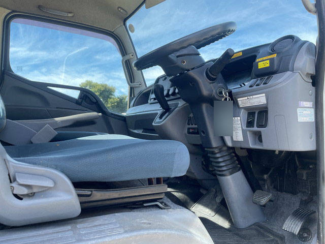 三菱ふそうキャンター平ボディ小型（2t・3t）[写真26]