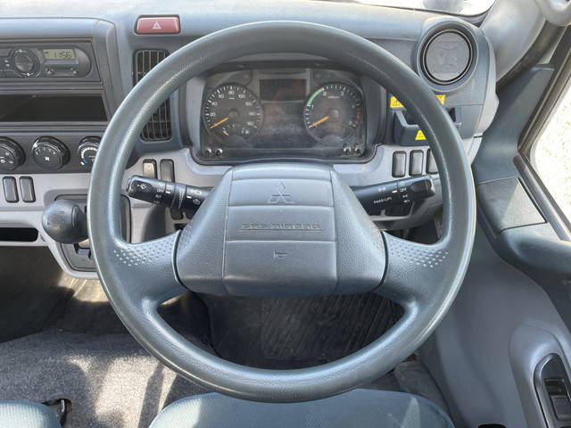 三菱ふそうキャンター平ボディ小型（2t・3t）[写真28]