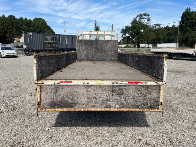 三菱ふそうキャンター平ボディ小型（2t・3t）[写真09]