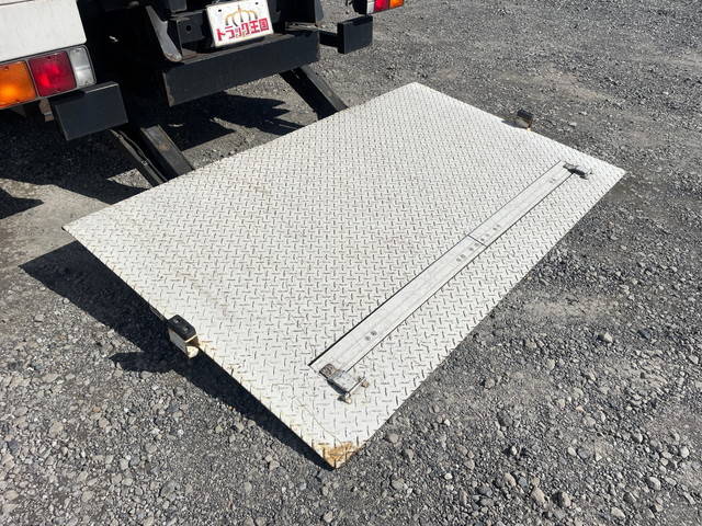 三菱ふそうキャンターアルミバン小型（2t・3t）[写真14]