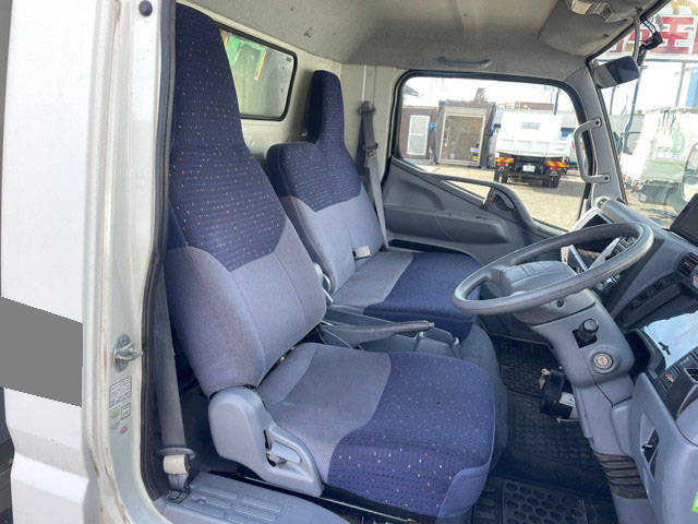 三菱ふそうキャンターアルミバン小型（2t・3t）[写真30]