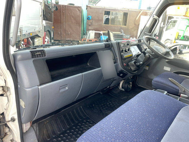 三菱ふそうキャンターアルミバン小型（2t・3t）[写真31]