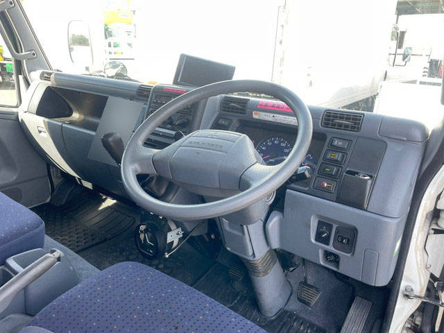 三菱ふそうキャンターアルミバン小型（2t・3t）[写真32]