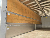 いすゞギガアルミウイング大型（10t）[写真12]