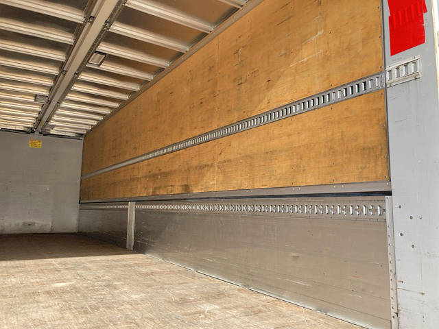 いすゞギガアルミウイング大型（10t）[写真14]