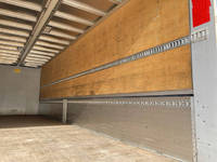 いすゞギガアルミウイング大型（10t）[写真14]