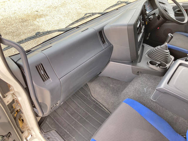 いすゞギガアルミウイング大型（10t）[写真30]