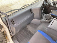 いすゞギガアルミウイング大型（10t）[写真30]