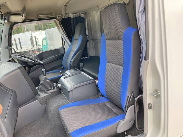 いすゞギガアルミウイング大型（10t）[写真31]