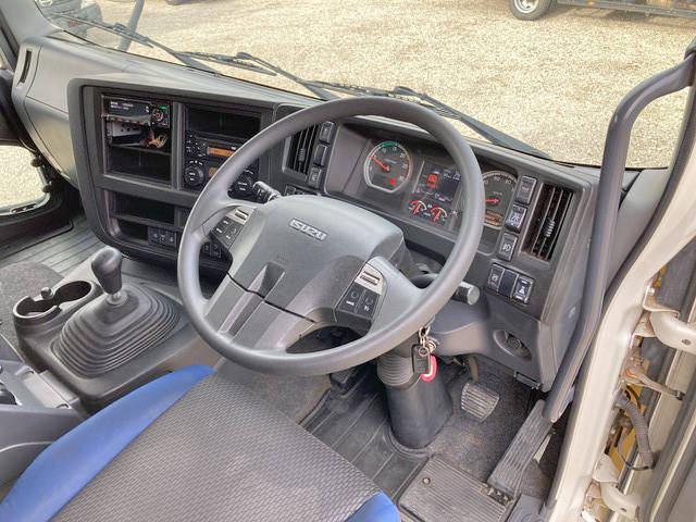 いすゞギガアルミウイング大型（10t）[写真33]