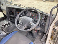 いすゞギガアルミウイング大型（10t）[写真33]