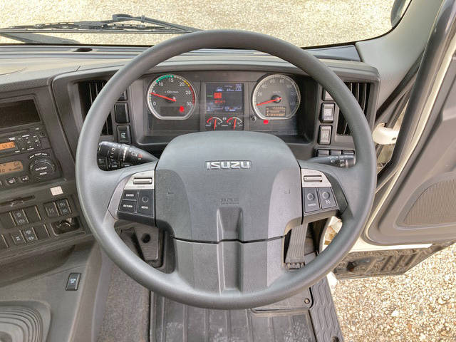 いすゞギガアルミウイング大型（10t）[写真34]