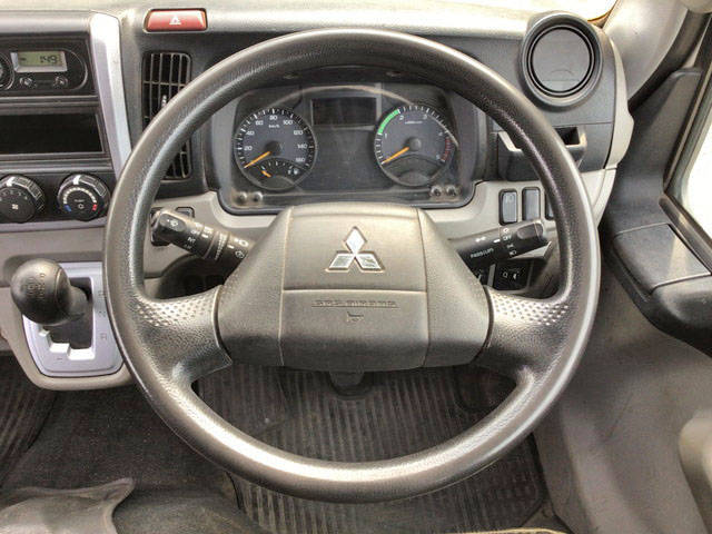 三菱ふそうキャンターガッツダブルキャブ（Wキャブ）小型（2t・3t）[写真33]