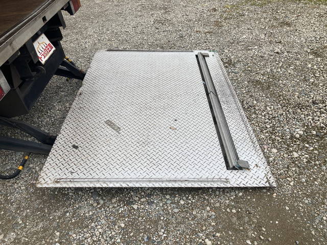 いすゞエルフアルミバン小型（2t・3t）[写真16]