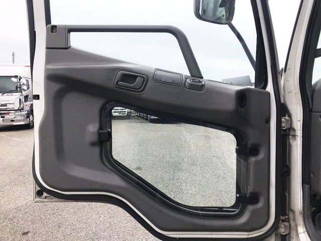 三菱ふそうファイターアルミウイング中型（4t）[写真26]