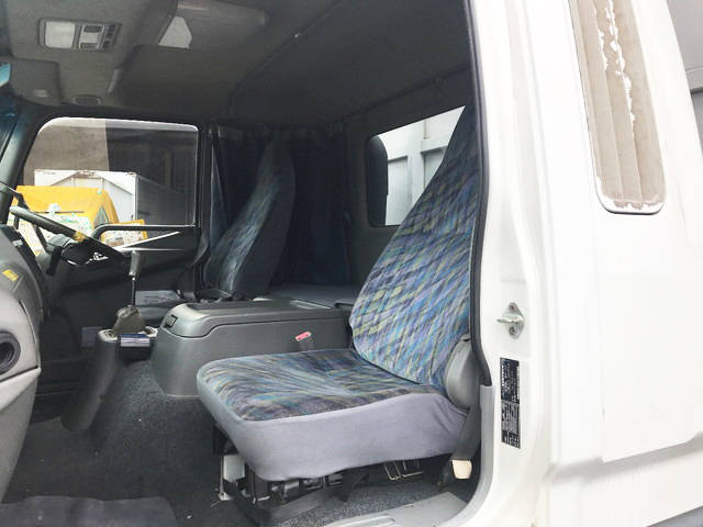 三菱ふそうファイターアルミウイング中型（4t）[写真28]