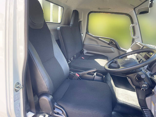 三菱ふそうキャンター平ボディ小型（2t・3t）[写真16]