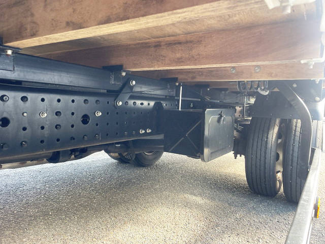 三菱ふそうキャンター平ボディ小型（2t・3t）[写真08]