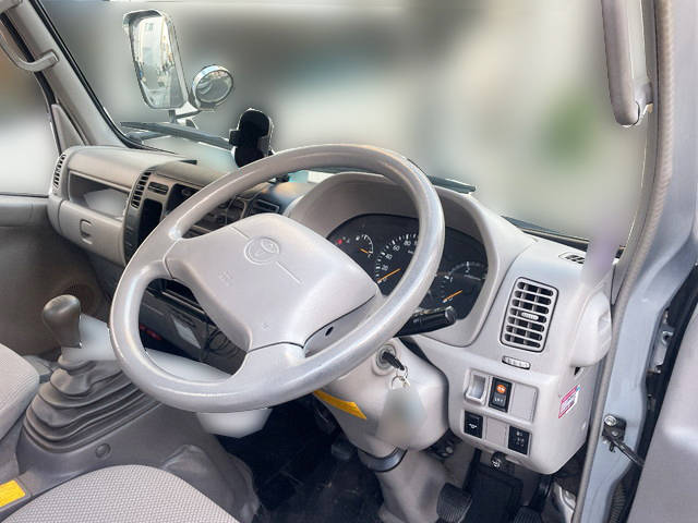 トヨタトヨエース平ボディ小型（2t・3t）[写真25]