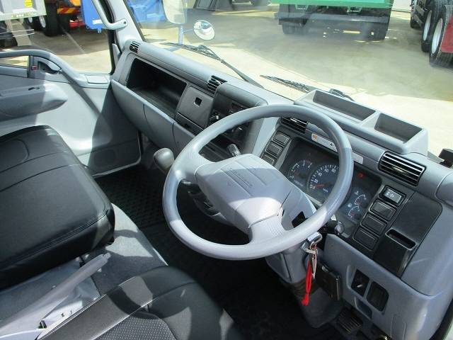 三菱ふそうキャンタークレーン5段小型（2t・3t）[写真04]