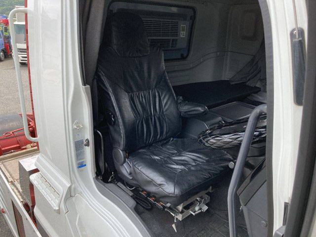 いすゞギガトレーラーヘッド（トラクターヘッド）大型（10t）[写真26]