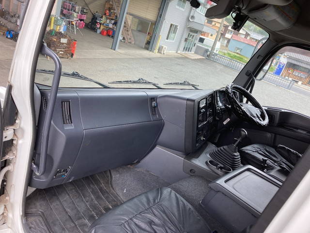 いすゞギガトレーラーヘッド（トラクターヘッド）大型（10t）[写真27]