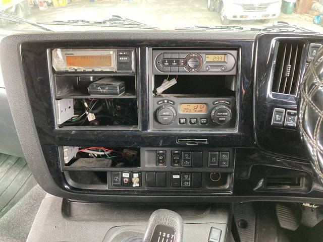 いすゞギガトレーラーヘッド（トラクターヘッド）大型（10t）[写真34]