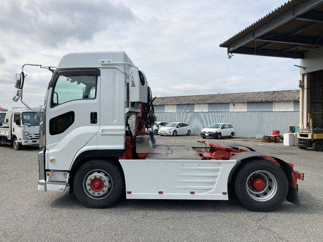 いすゞギガトレーラーヘッド（トラクターヘッド）大型（10t）[写真05]