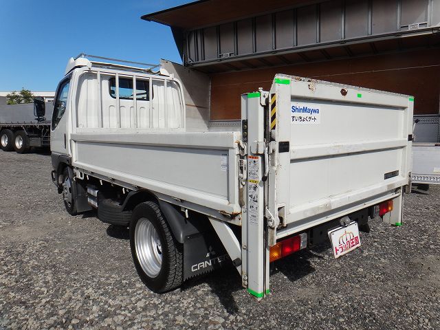 三菱ふそうキャンター平ボディ小型（2t・3t）[写真02]