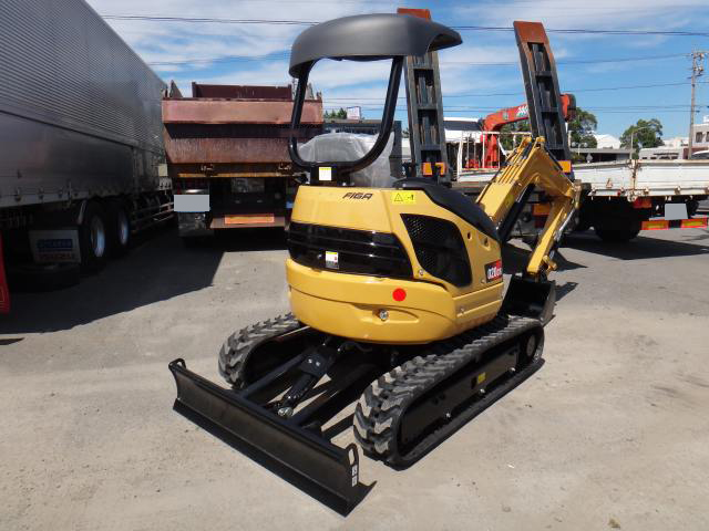 CATミニユンボ（ミニバックホー）[写真02]