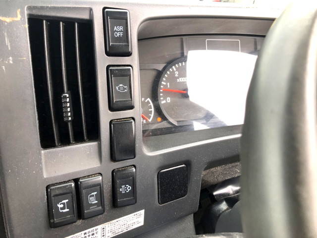 いすゞエルフ冷凍車（冷蔵車）小型（2t・3t）[写真25]